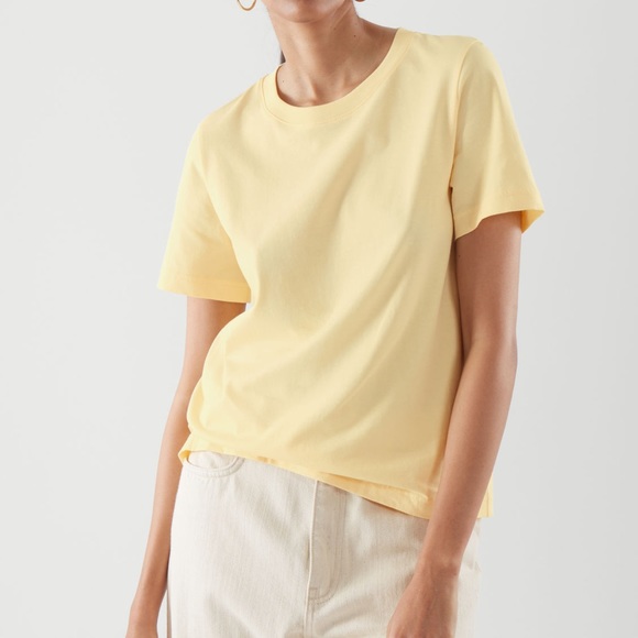 COS Tops - ✨New COS cotton T-shirt in XS 💛